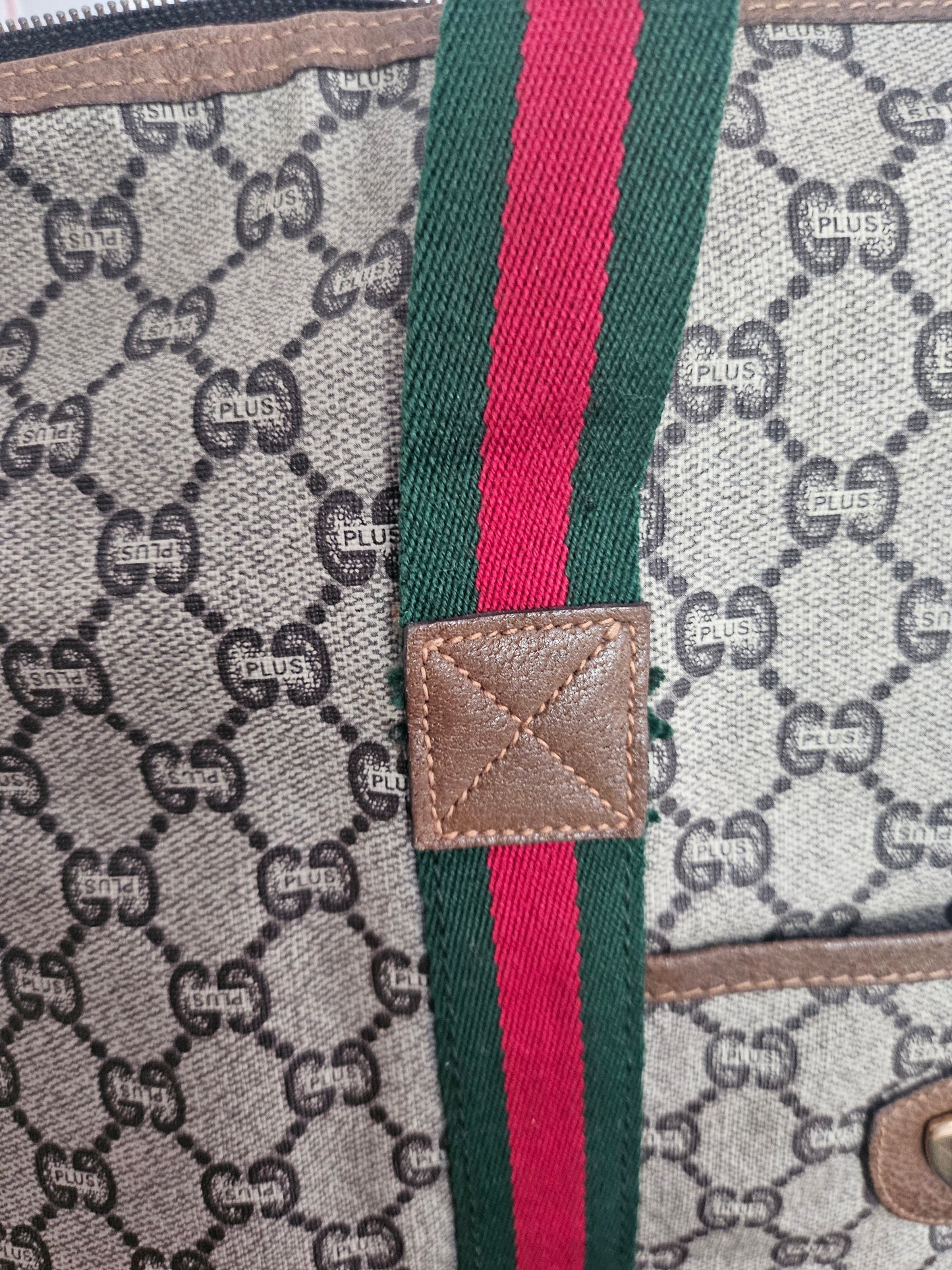 Gucci Plus Weekender tote