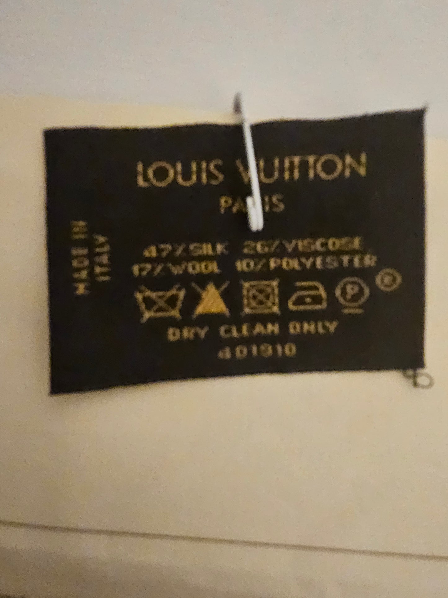 Louis Vuitton Shine Shawl