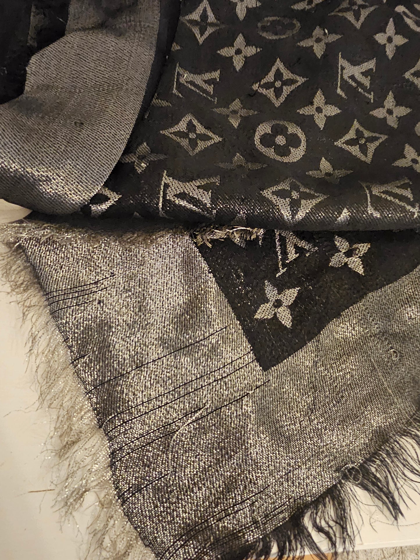 Louis Vuitton Shine Shawl