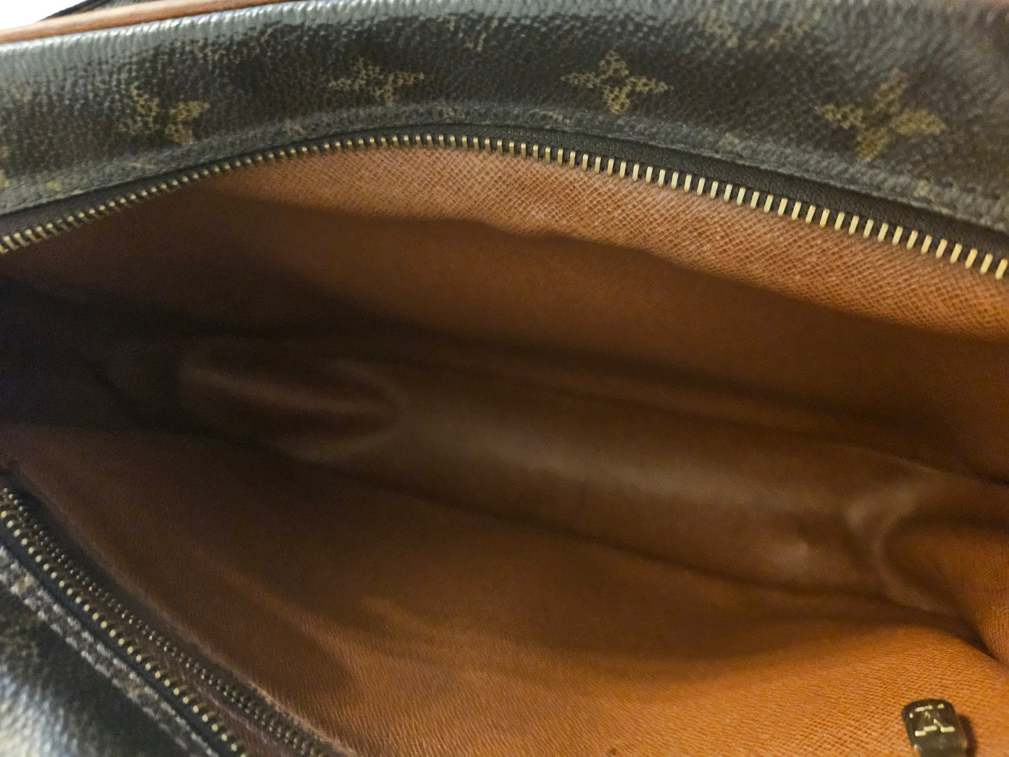 Louis Vuitton Nile MM