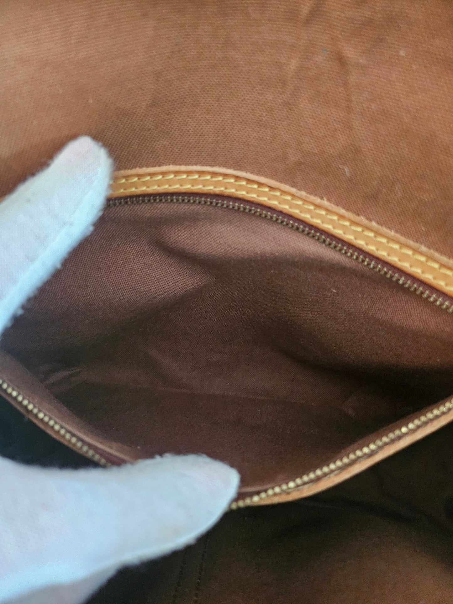 Louis Vuitton Gibeciere GM