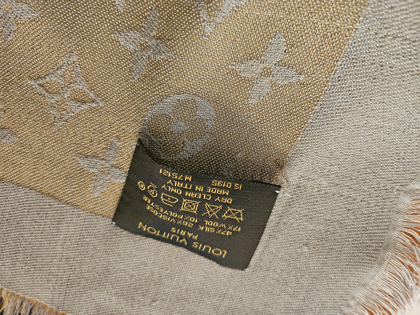 Louis Vuitton Shine Shawl