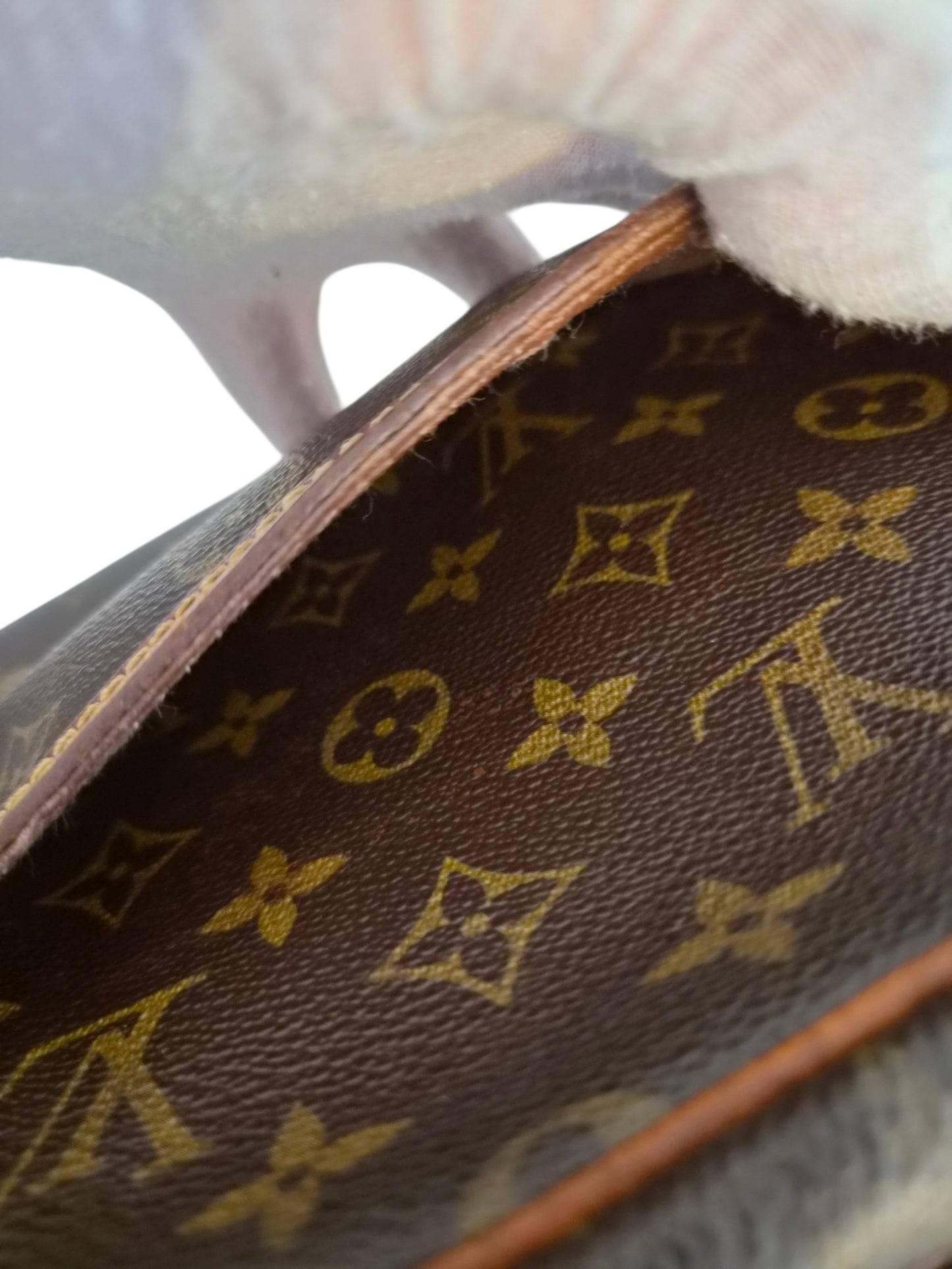 Louis Vuitton Compiegne 23 clutch