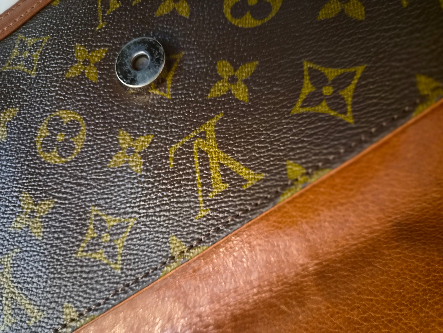 Louis Vuitton Dame clutch