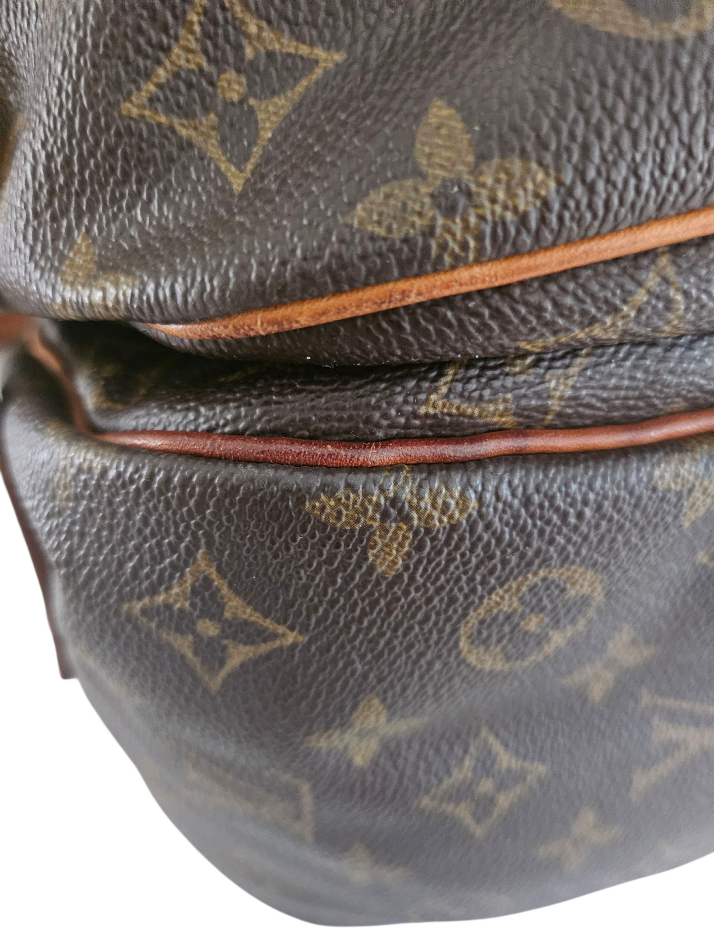 Louis Vuitton Saumur 35